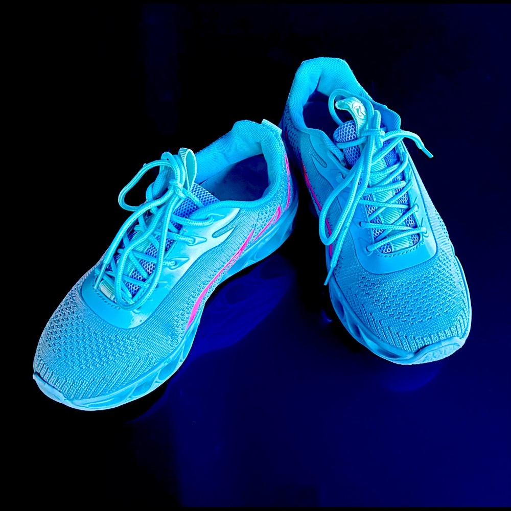 Softsfeel Perfect Walking Shoes